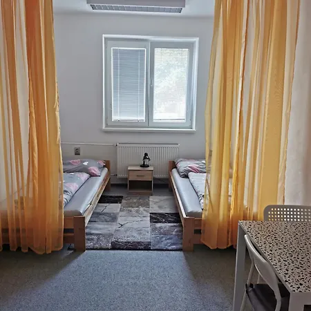 Ubytování v soukromí Living & Bus Station & Mlynske Nivy *