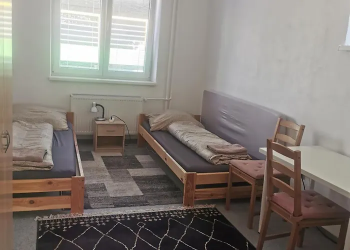 Living & Bus Station & Mlynske Nivy Gazde/Camere de închiriat *