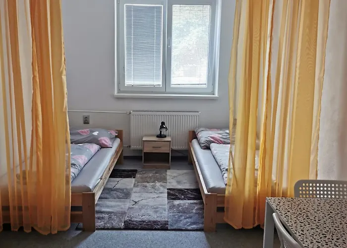 Gazde/Camere de închiriat Living & Bus Station & Mlynske Nivy *