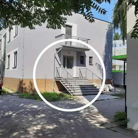 Living & Bus Station & Mlynske Nivy Ubytovanie v rodine