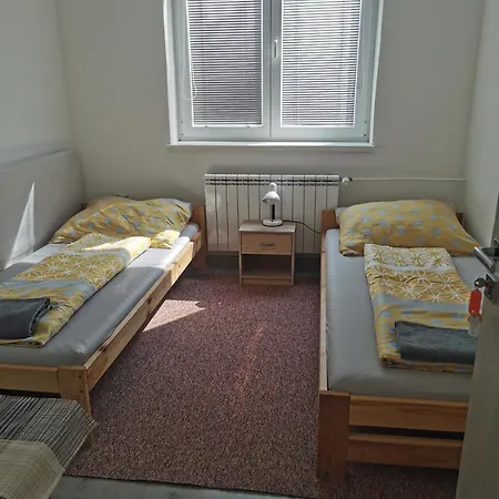 Living & Bus Station & Mlynske Nivy Gazde/Camere de închiriat *