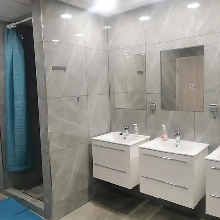 Living & Bus Station & Mlynske Nivy Privatunterkunft